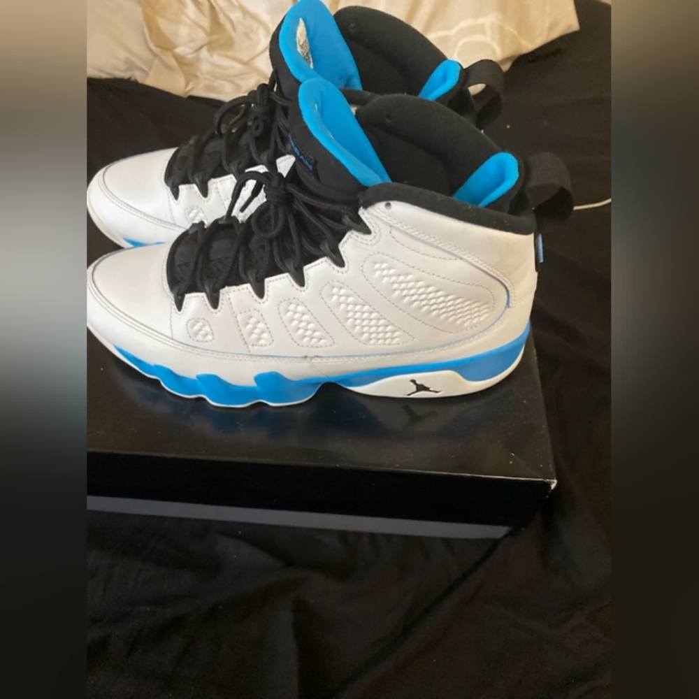 Jordan 9s 🔵..... Size 9.5